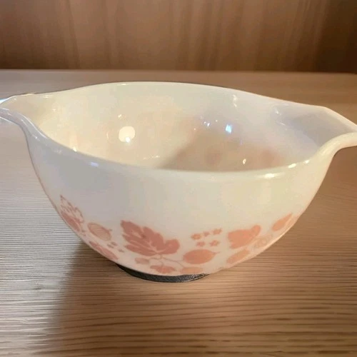 VINTAGE PYREX # 441 PINK GOOSEBERRY SMALL CINDRELLA MIXING BOWL1-1/2 PINT