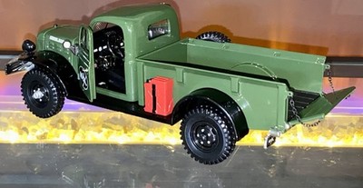 1946 DODGE POWER WAGON Truck NEW 2001 Model Toy MILITARY 4 x 4