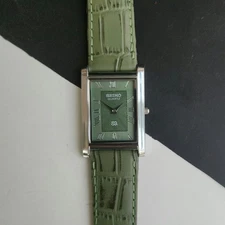 Vintage Seiko Slim Quartz Green Face Gentlemen's Wrist Watch - FREE SHIPPING