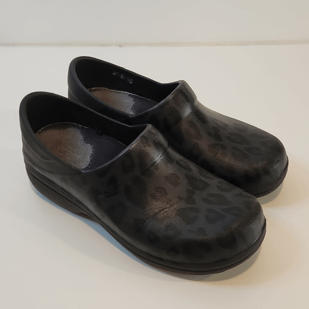 Crocs Neria Pro II Clogs Sandals Black Cheetah Print 205385