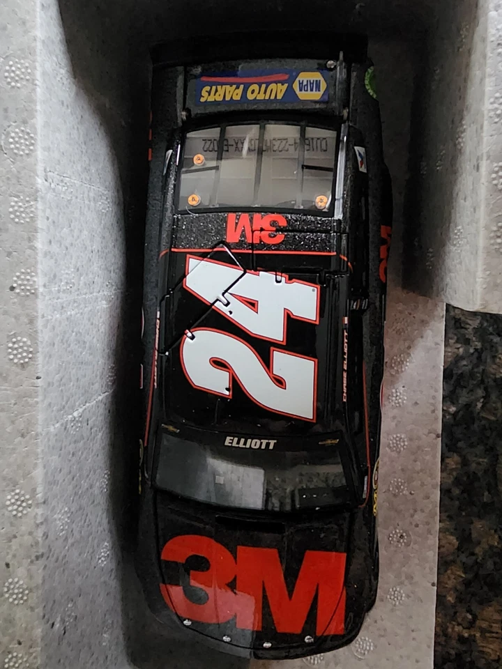 Chase Elliott 2016 Elite #24 3M Galaxy 1 de 24 Foto 3 de 4