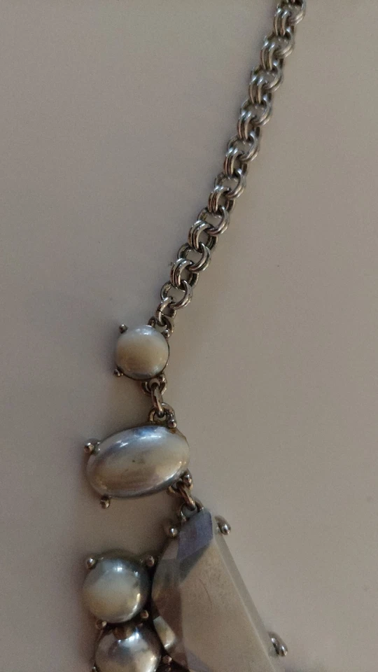 Collar Kate Spade Day Tripper en tono plateado grueso cuentas babero llamativo 20" Foto 2 de 4