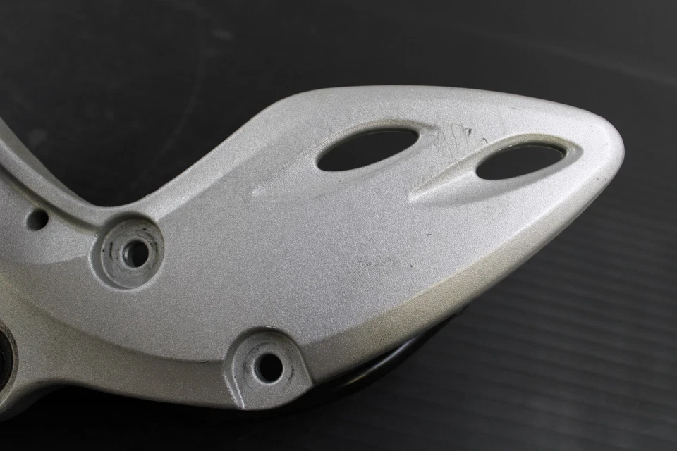 2008 08 Suzuki Hayabusa estriba delantera derecha trasera Foto 4 de 4