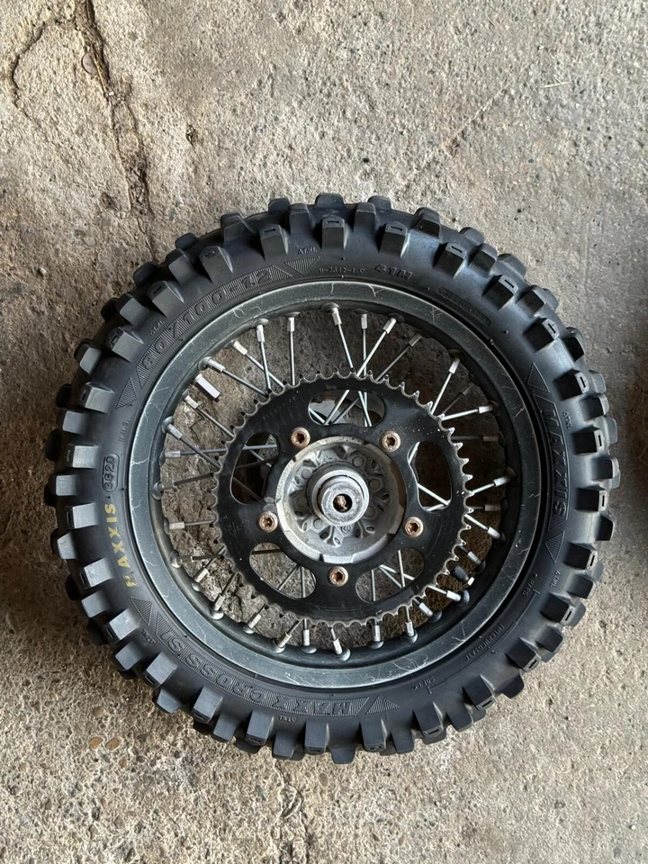 Juego de ruedas KTM 65SX 2019 Maxxis delantero trasero 14/12 pulgadas llanta buje rotor OEM 65 SX Foto 4 de 4