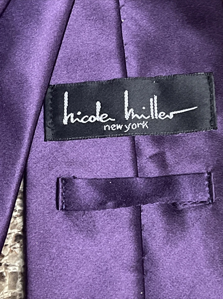 Corbata de cuello lisa resistente a las manchas de seda Nicole Miller púrpura 60" x 3,25" Foto 3 de 4