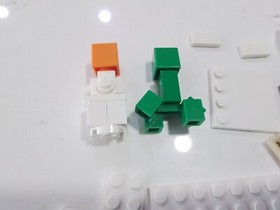 LEGO Minecraft: The Snow Hideout 21120 Incomplete Creeper min012