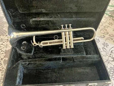 Vintage Yamaha Model YTR-4320ST Silver Intermediate Trumpet w/Yamaha Hard Case