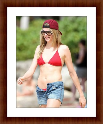 Dove Cameron 8.5 x 11 Candid Color Unframed Photograph Collectable Art Print