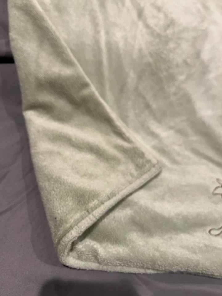 COBERTOR DE PELÚCIA BORDADO EM EXCELENTE ESTADO USADO DISNEY BABY POOH LEITÃO Sálvia VELUDO MARROM VERDE - Imagem 4 de 4