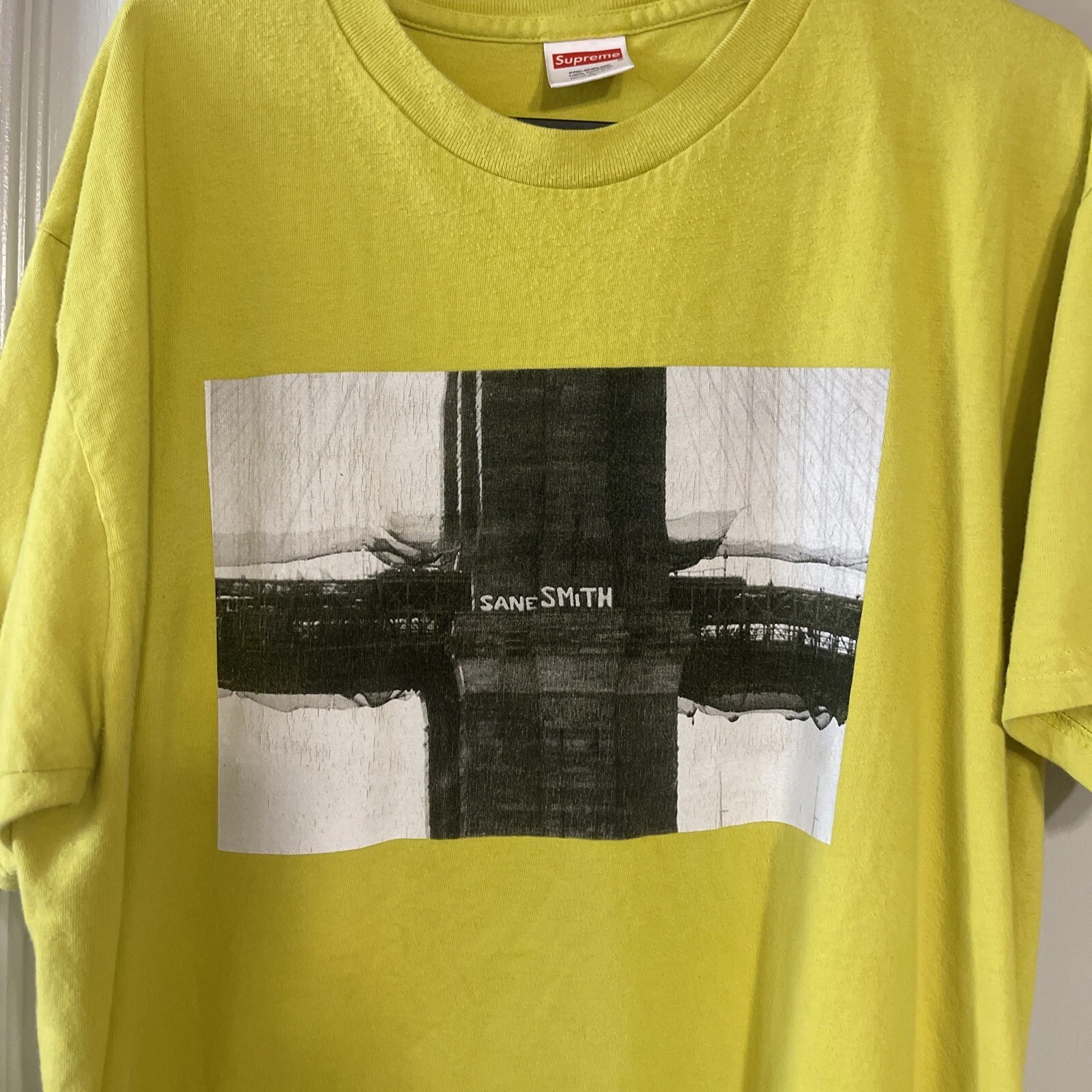 t shirt suprême moyen Sane Smith jaune