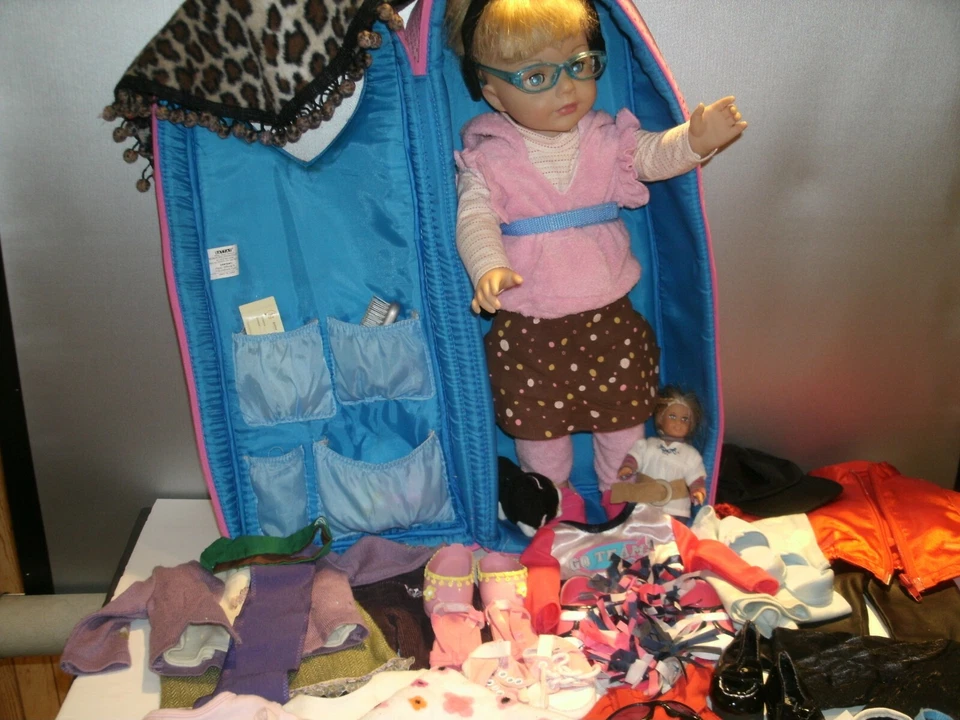 Muñeca Madame Alexander 2007 19" ojos dormidos rubia, estuche, 40+ piezas de ropa Foto 2 de 4