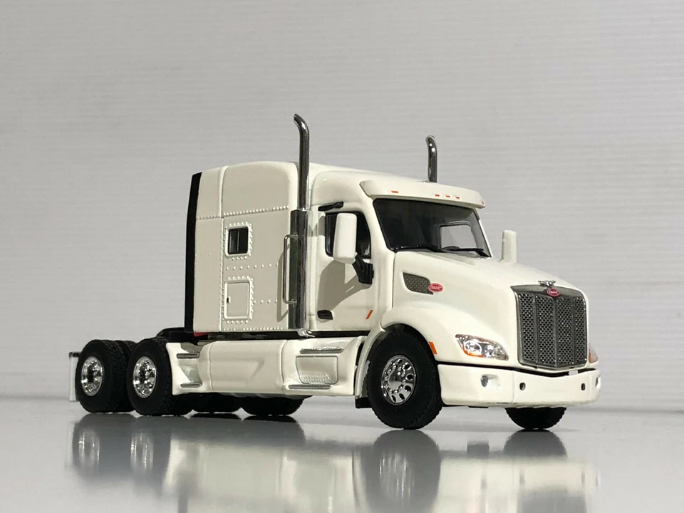 Peterbilt 579 6x4 in white , WSI truck models , 1:50 scale - Image 2 of 4
