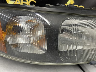 Volvo S60 Passenger Right Side Headlight 89006825 8659612 for sale 