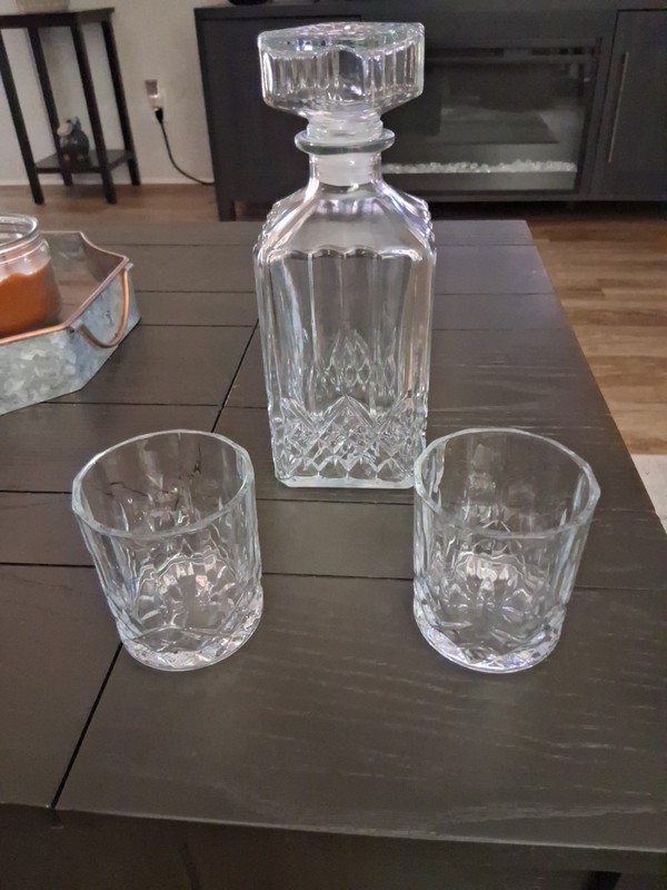Whiskey Decanter With 2 Glasses