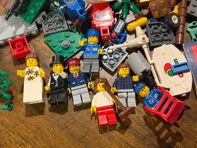 LEGO Creator Expert: Town Plan (10184) W/ Manuals and all Figures