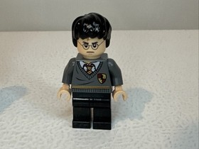 LEGO Harry Potter Minifigure Gryffindor Stripe Shield Torso 4842 4867 4738 hp094