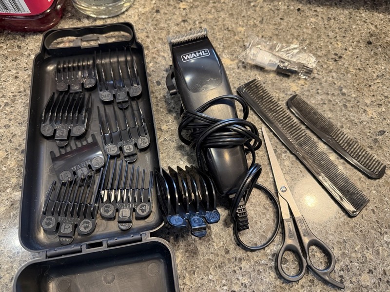 WAHL Home Haircutting Electric Clipper Kit, Black w/ Accessories EUC