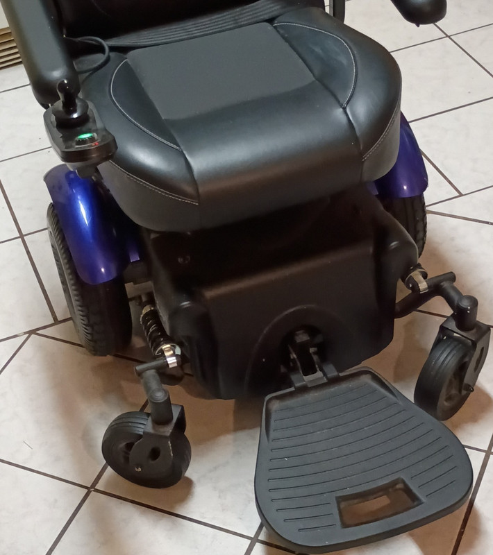 Vision Super Powerchair Electric/Battery 6-Wheel Padded Armrest Footrest Blue