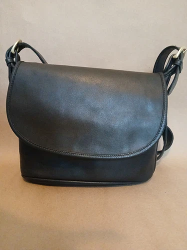Borsa a tracolla vintage Coach Soho Fletcher con patta frontale in pelle nera