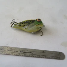 FISHING  LURE   UNKNOWN 2¼"   FROG GREEN  & BLACK MARKING