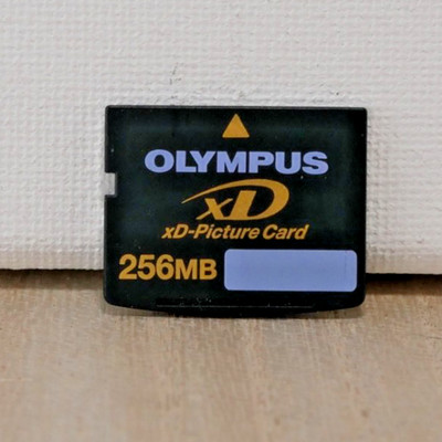 Olympus 256 MB xD-Picture Memory Card for Digital Camera *FORMATTED* GOOD