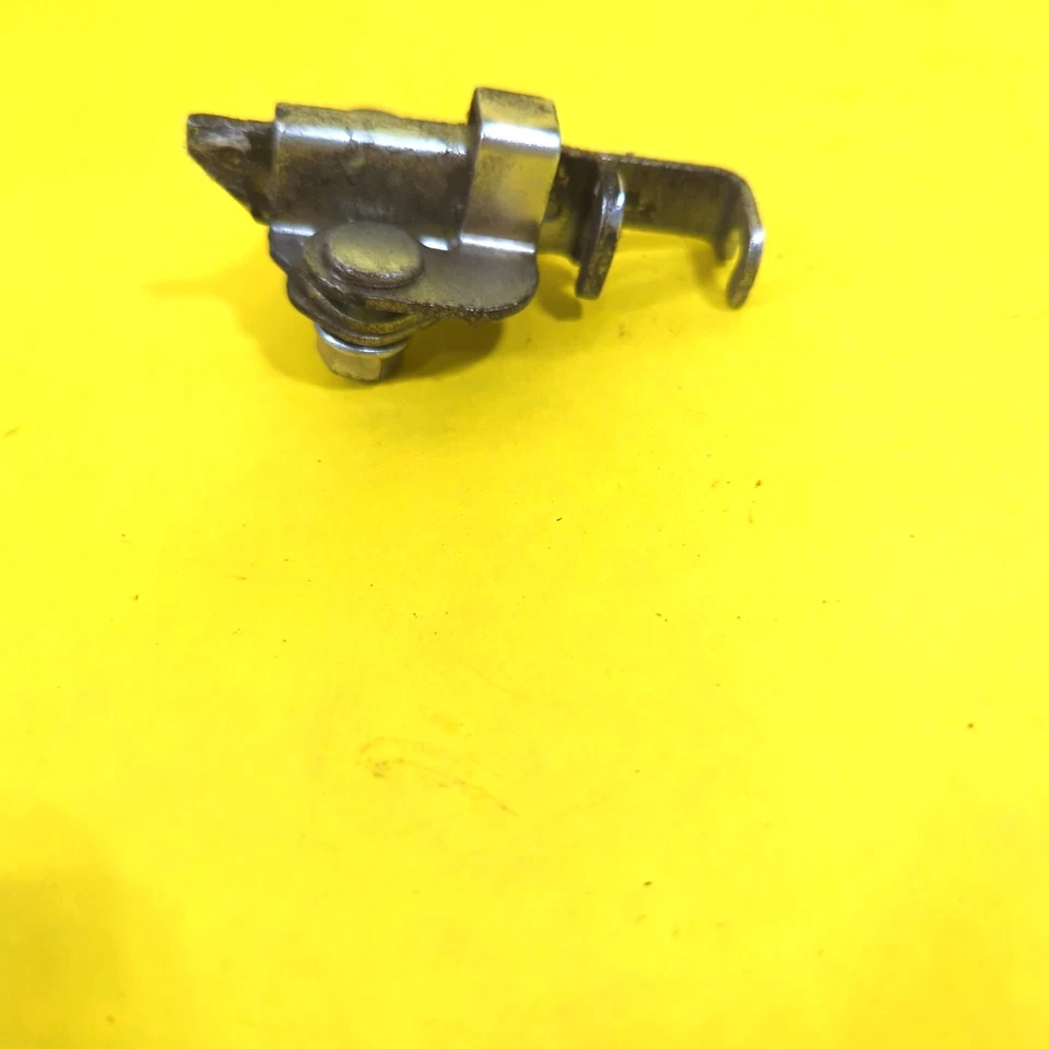 09-17 YAMAHA FZ6R OEM CONJUNTO DE BLOQUEO DE PESTILLO DE ASIENTO DE PASAJERO TRASERO Foto 2 de 4