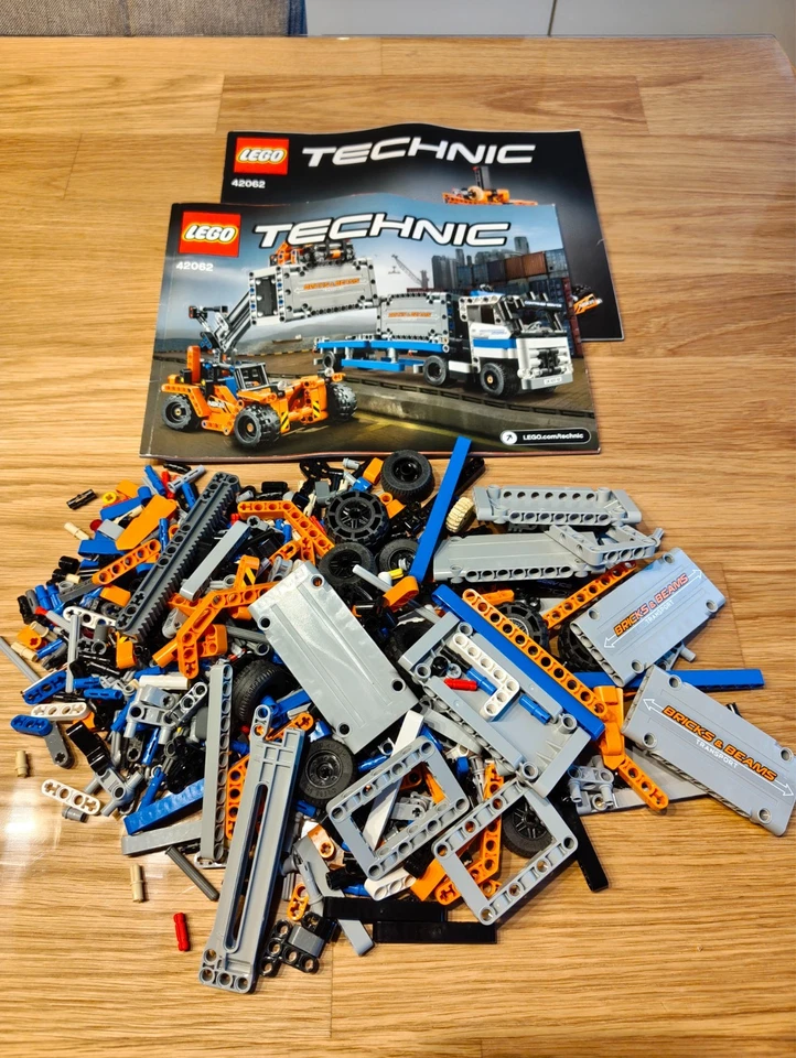 LEGO Technic 42062 Container Yard, photo 3 sur 3