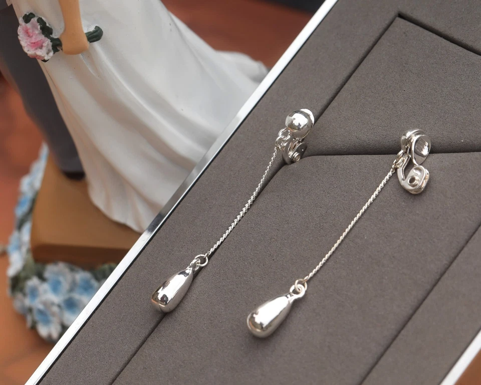 Orecchini Clip On Argento Sottile A Goccia In Ottone Semplice EH7 - Immagine 3 di 4