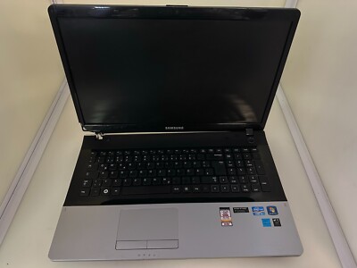 Samsung NP300E7A 17,3''  Laptop als Ersatzteilspender (P2 1123)
