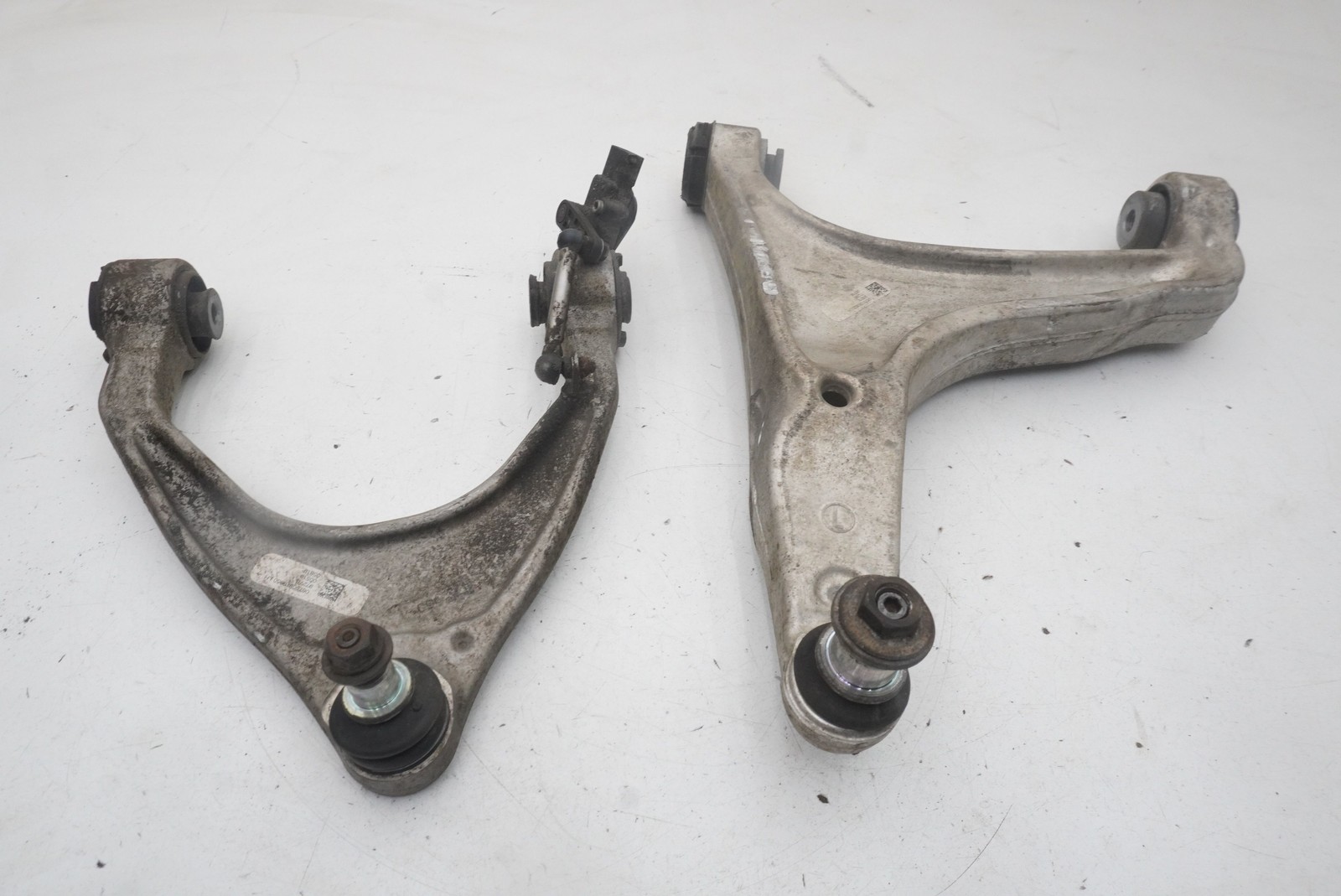 Maserati Levante 2019 Front Left Upper Control arms Set P/N 670106362