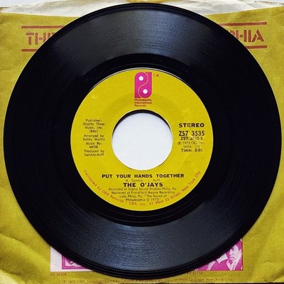 THE O'JAYS - PUT YOUR HANDS TOGETHER / YOU GOT YOUR HOOKS IN ME 7'' SINGLE 45 RPM