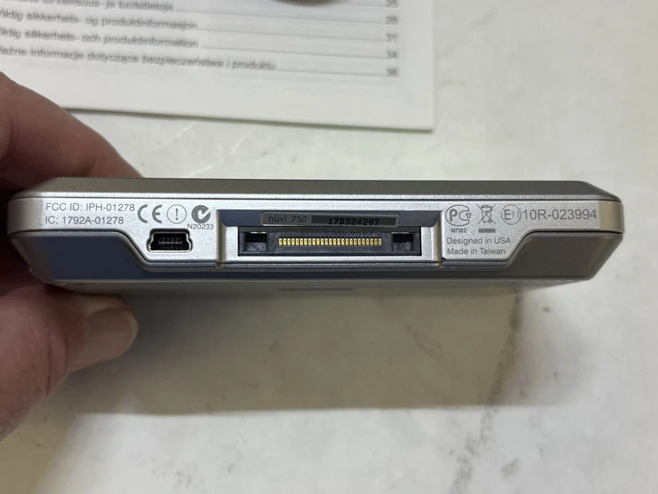 Garmin Nuvi 750 10R-023994 FCC ID IPH-01278 IC1792A-01278 GPS Navigation System - Image 4 of 4