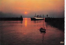76 DIEPPE ARRIVAL OF THE ENGLAND BOAT AT NIGHT