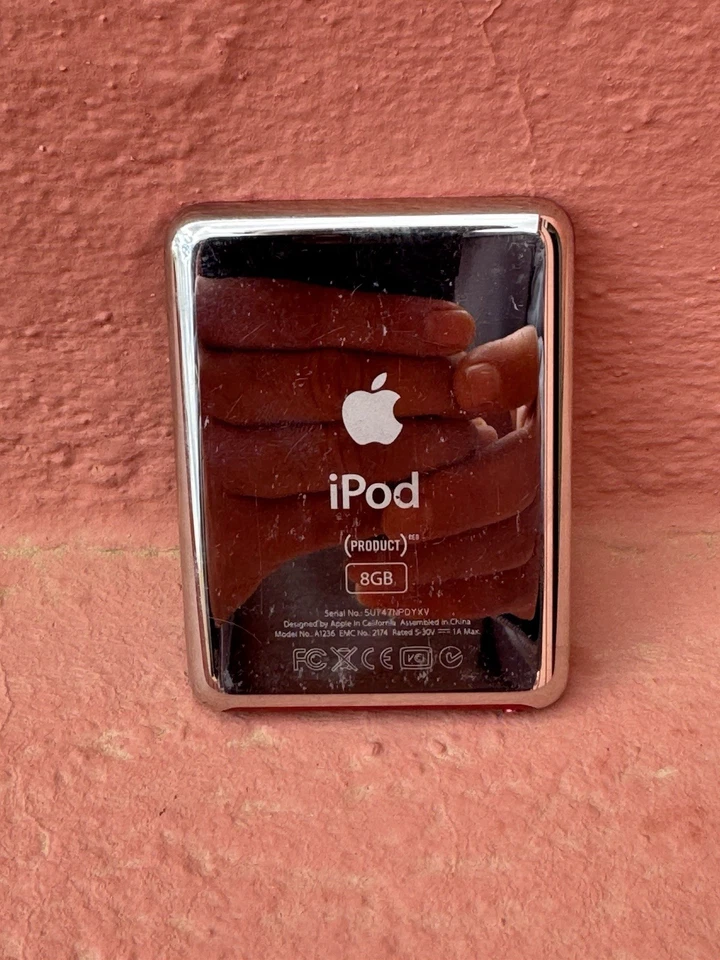 Apple iPod nano A1236 8 GB - 3rd Generation Special Ed (PRODUCT) RED (MB257LL/A) - Imagen 2 de 2