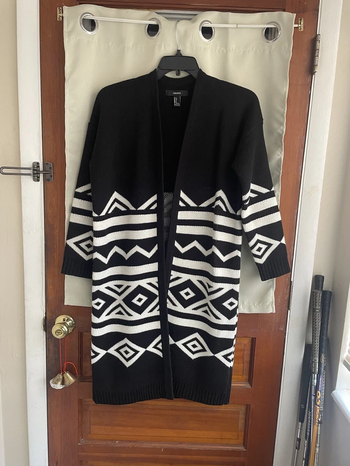 Cárdigan largo plumero negro blanco Southwest Aztec Forever 21 S. LEER Foto 2 de 4