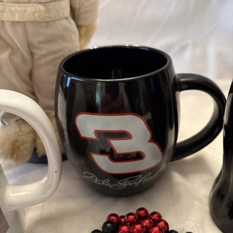 Dale Earnhardt Memorabilia Tazas Tarjetas DVD Set Collar Oso. Todo nuevo. Foto 3 de 4