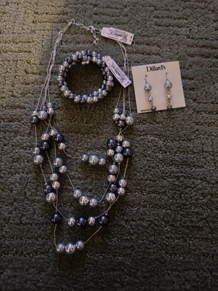 Nuevo conjunto de collar, pulsera y pendientes a juego con cuentas grises y plateadas con etiquetas Foto 3 de 4