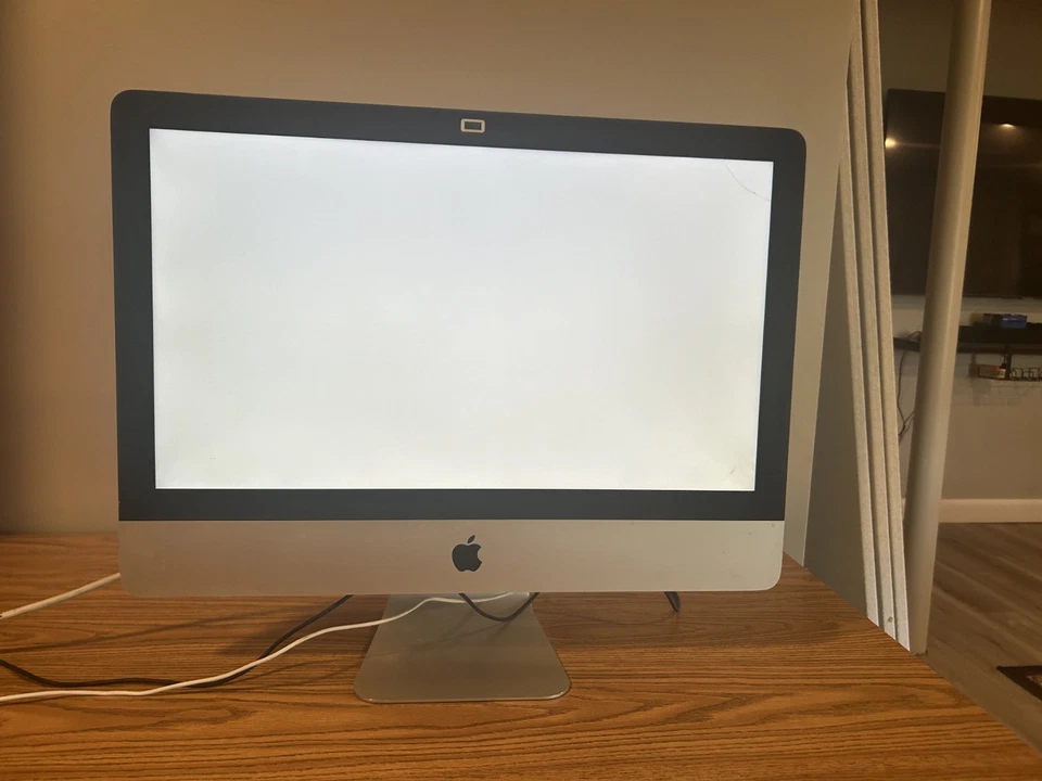 Apple iMac 21.5" 2.8 GHz - Core i5 5th Gen., 2.80GHz, 8GB FOR PARTS ONLY - Image 3 of 4