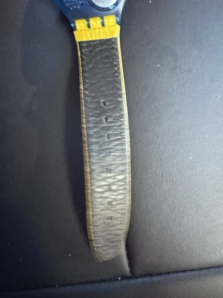 Reloj Swatch suizo 1991 negro y amarillo | Reloj Swatch de buceo años 90 para hombre o mujer Foto 4 de 4