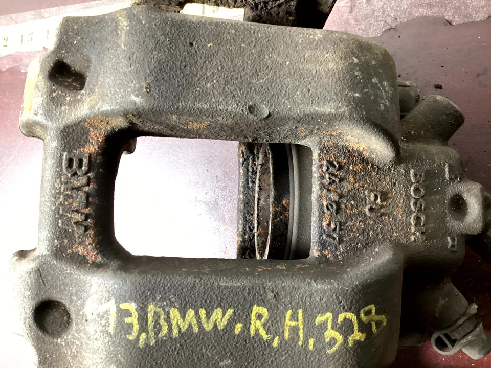 BMW 328I XDRIVE F30 2013-2016 sedán 2,0 L pinza de freno delantera derecha fabricante de equipos originales. Foto 2 de 4