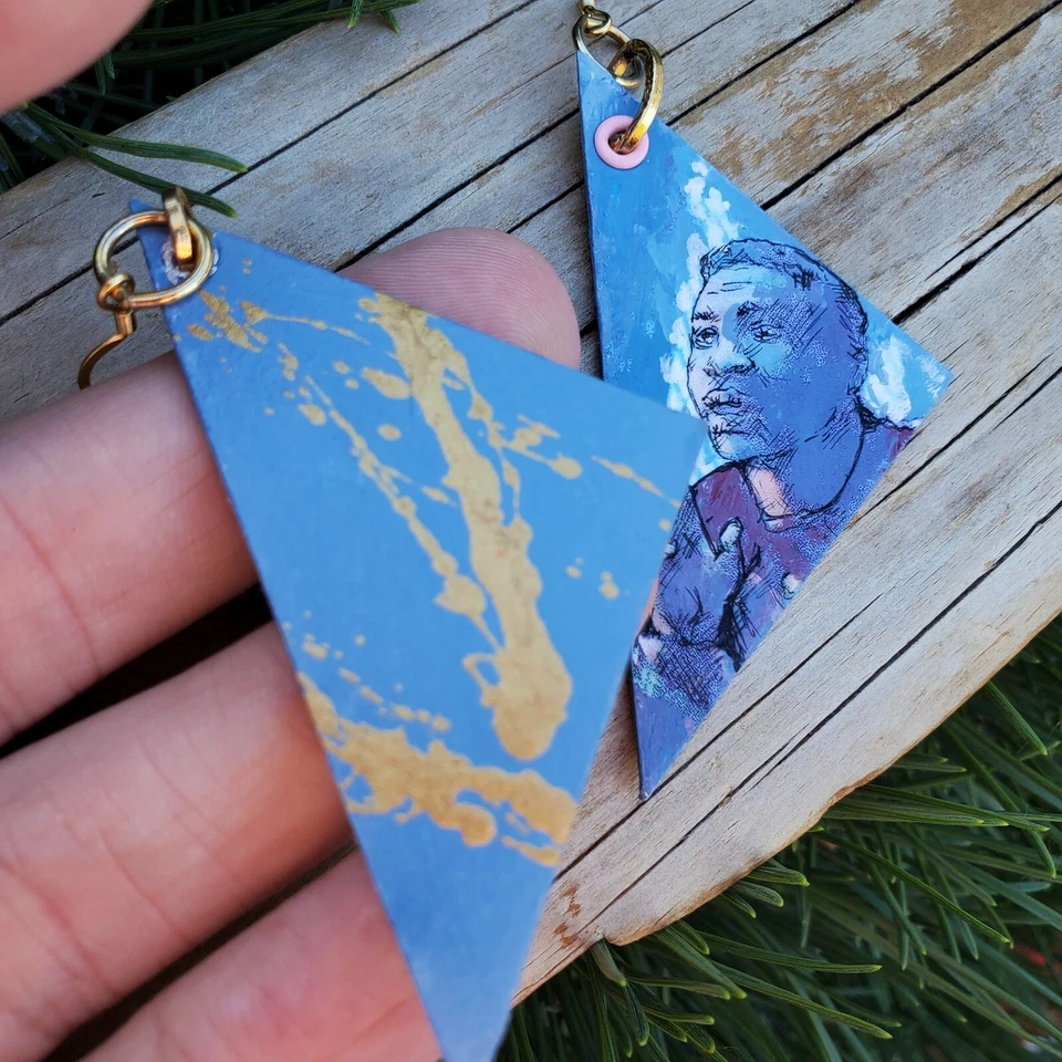 Pendientes MCU He Who Remains Loki pintados a mano Jonathan Majors Kang Charm Foto 2 de 3