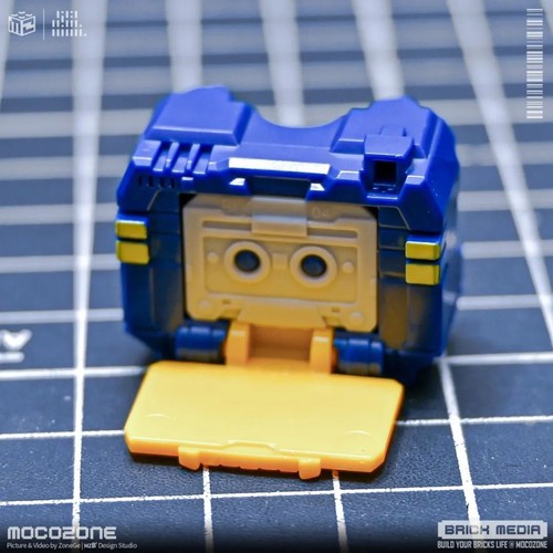 Blokees Transformers Galaxy Version 03 The Autobot Run Soundwave Model Figure - Picture 7 of 9