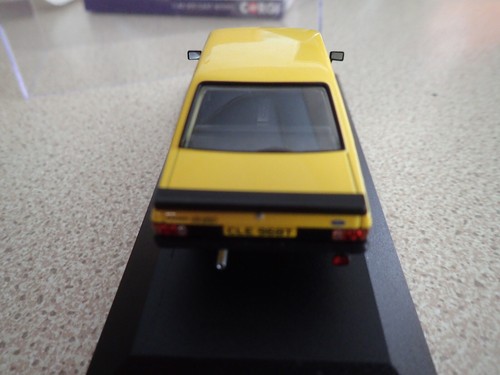 Corgi Vanguards 1:43 VA14900 Ford Escort Mk2 RS2000 Custom Signal Yellow BNIB - Picture 6 of 20