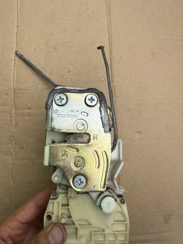 98-02 Honda ACCORD Front RIGHT  Door Latch Power Lock OEM USED TESTED