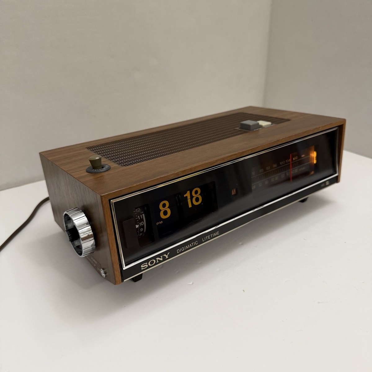 Vintage Sony TFM-C720W Digimatic Flip Clock Radio AM/FM Woodgrain