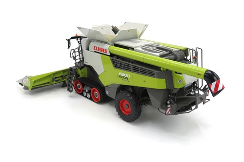 CLAAS LEXION 6900 TT 1:32 Scale Combine with CORIO 1275 C CONSPEED Corn Head - Picture 9 of 9