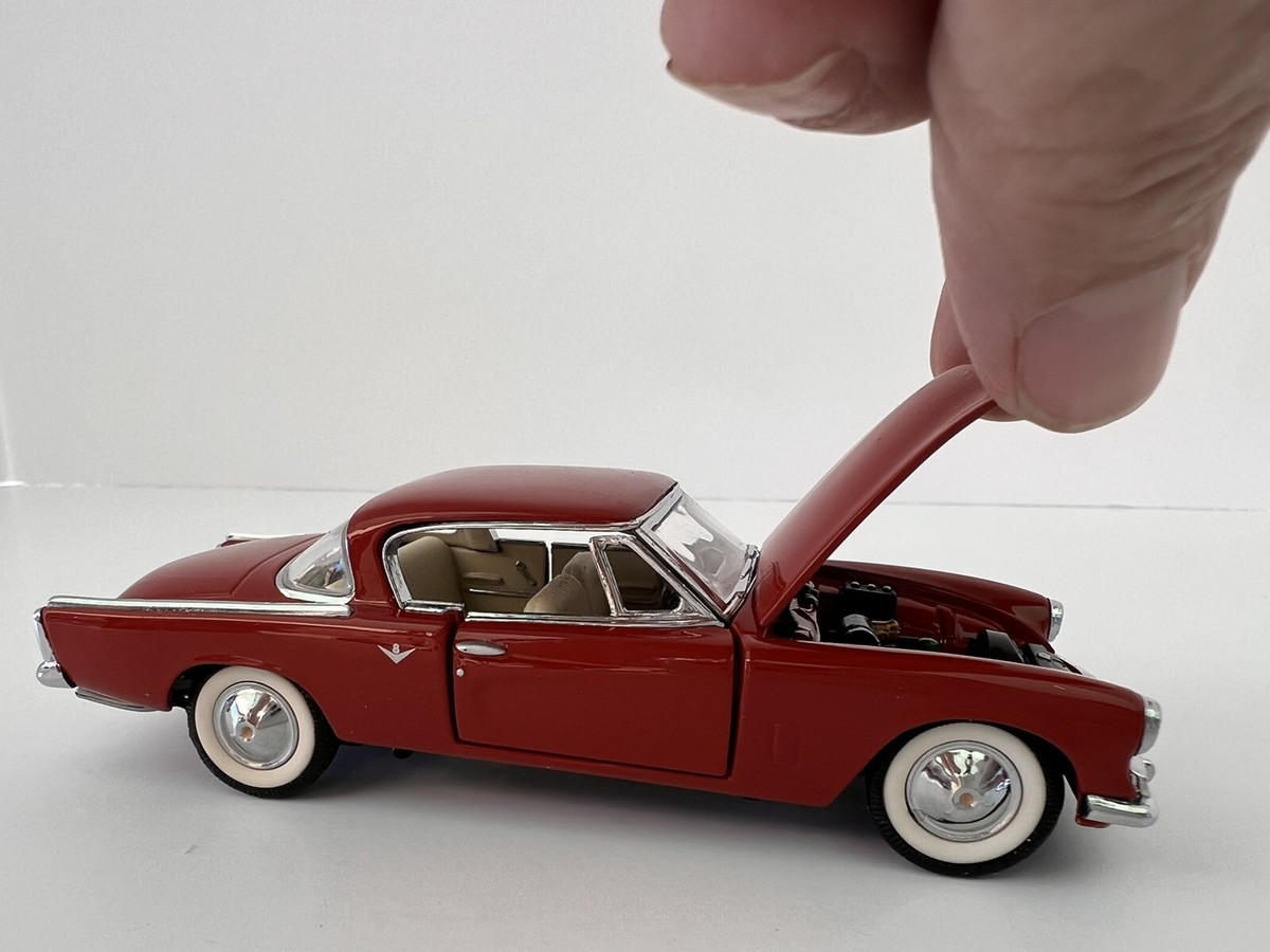 Franklin Mint 1953 Studebaker Commander 1:43 11321L Red Mint