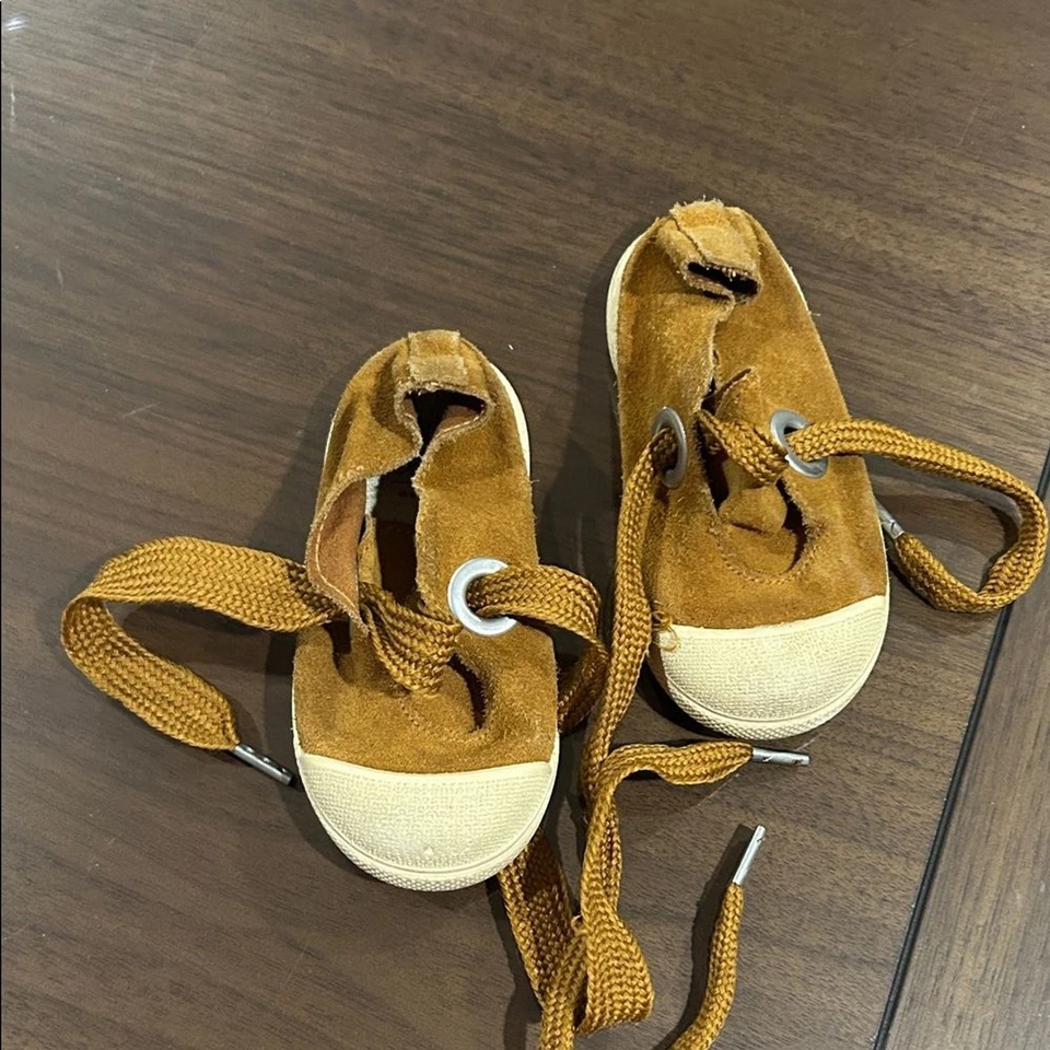 Zapatos de bebé Zara de gamuza Foto 2 de 3