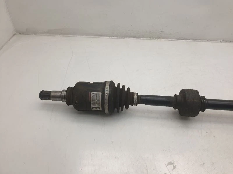 03-08 TOYOTA MATRIX FWD AT PASSENGER SIDE FRONT AXLE SHAFT ASSEMBLY Foto 2 de 4