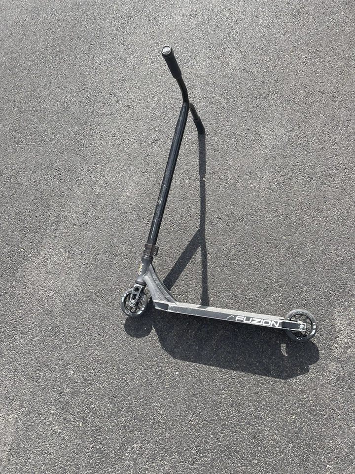 Custom Pro Street Scooter Base ética y barras Root ti limpias y suaves Foto 2 de 4